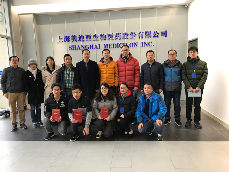 图为与会人员6008集团南汇园区合影
