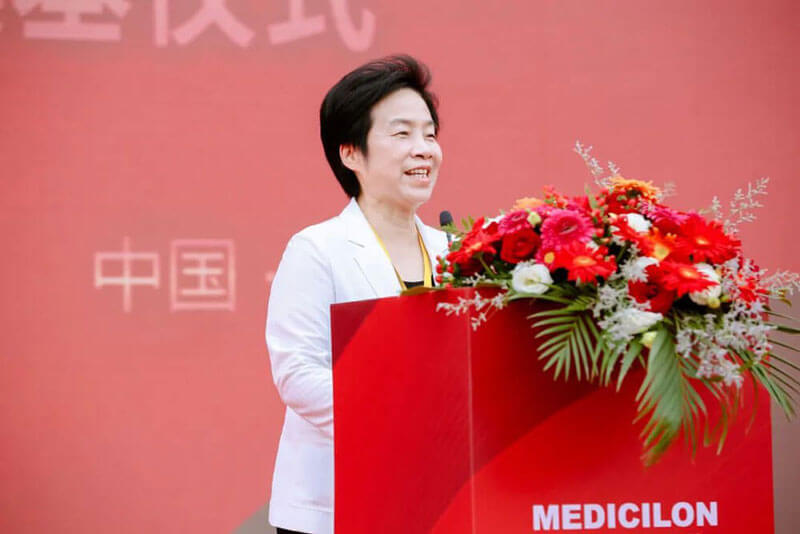 宝山区人大常委会党组书记&主任李萍颁发奠基典礼正式启动.jpg